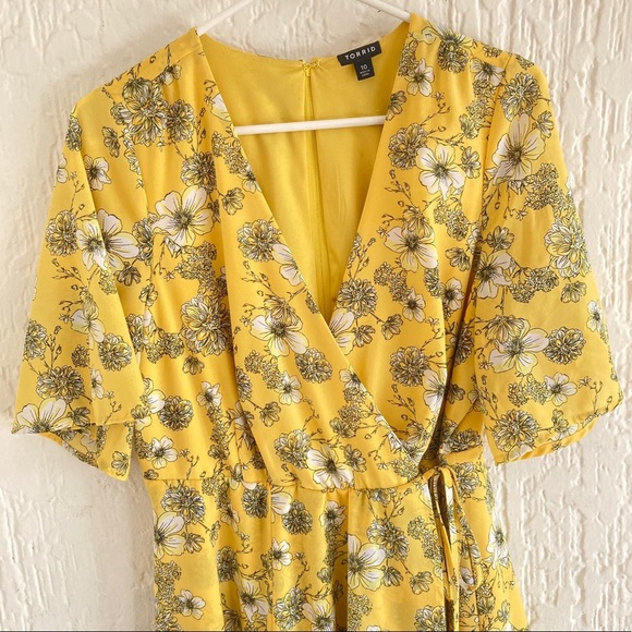 Torrid Yellow Floral Georgette Wrap Dress Size 10 - Picture 3 of 6